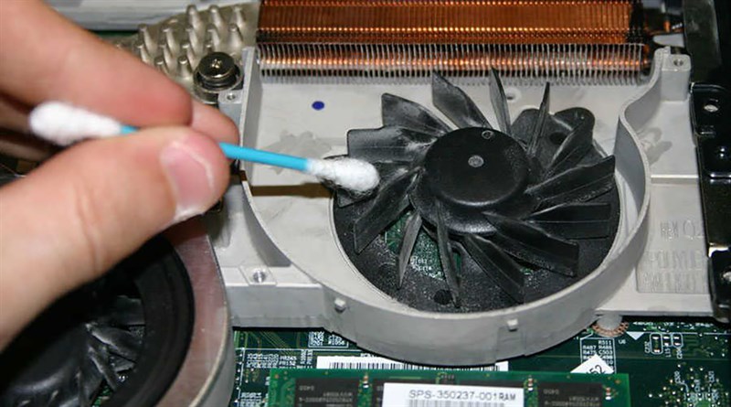 laptop bị treo máy